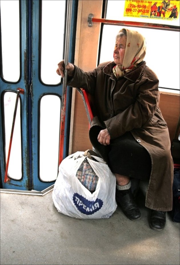 vrouw in de bus