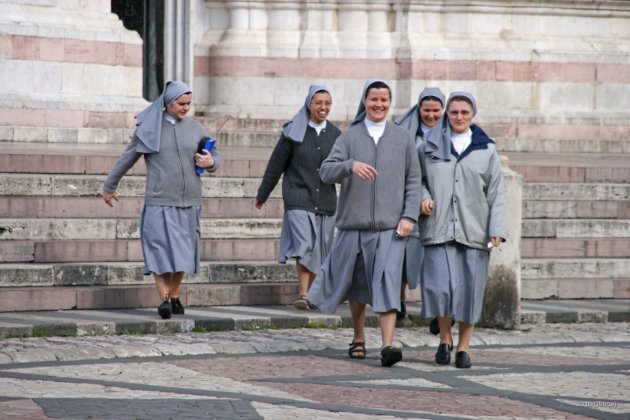 Nonnen in Orvieto