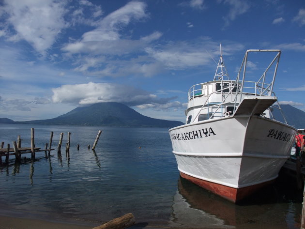 Boot bij meer van Atitlan