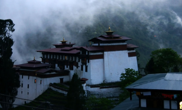 Dzong bij nacht