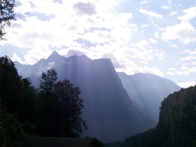 berg in zonnestralen