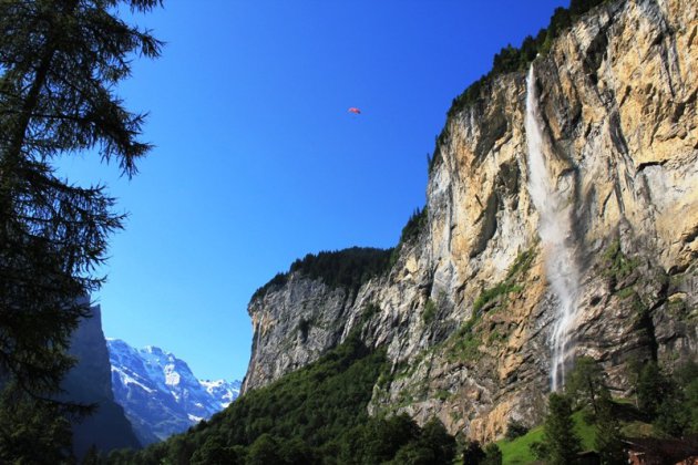 Staubachwaterval in Lauterbrunnen met parapanter