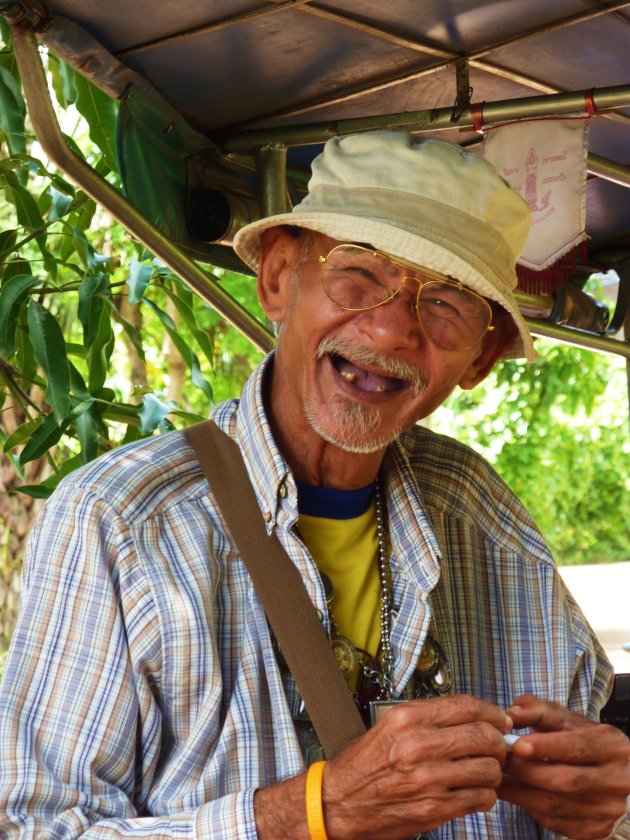 De 'vrolijke' tuk tuk driver