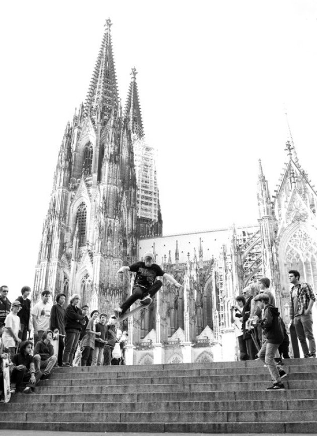 skaters voor de Dom in Keulen