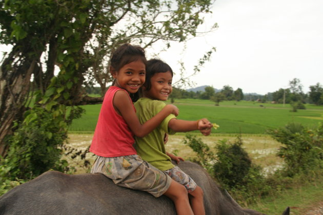 Meisjes op buffel