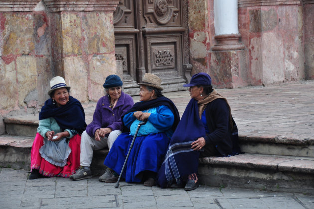 Cuenca, keuvelen op de trappen