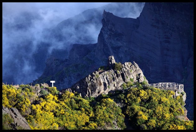 sunrise at pico de areeiro