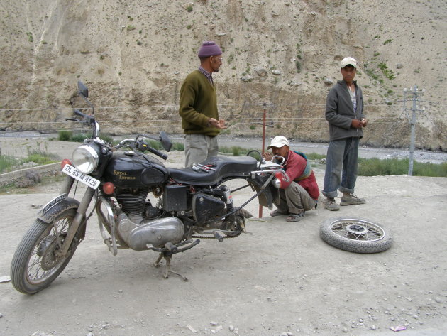 Lekke band in de Himalaya