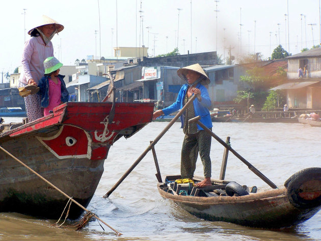 Een praatje op de Mekong