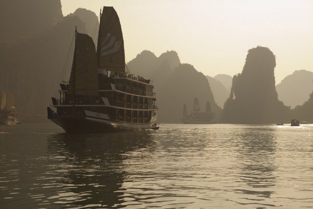 Halong Bay cruise ships