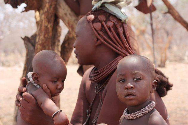 Himba dorp in de buurt van Ruacana