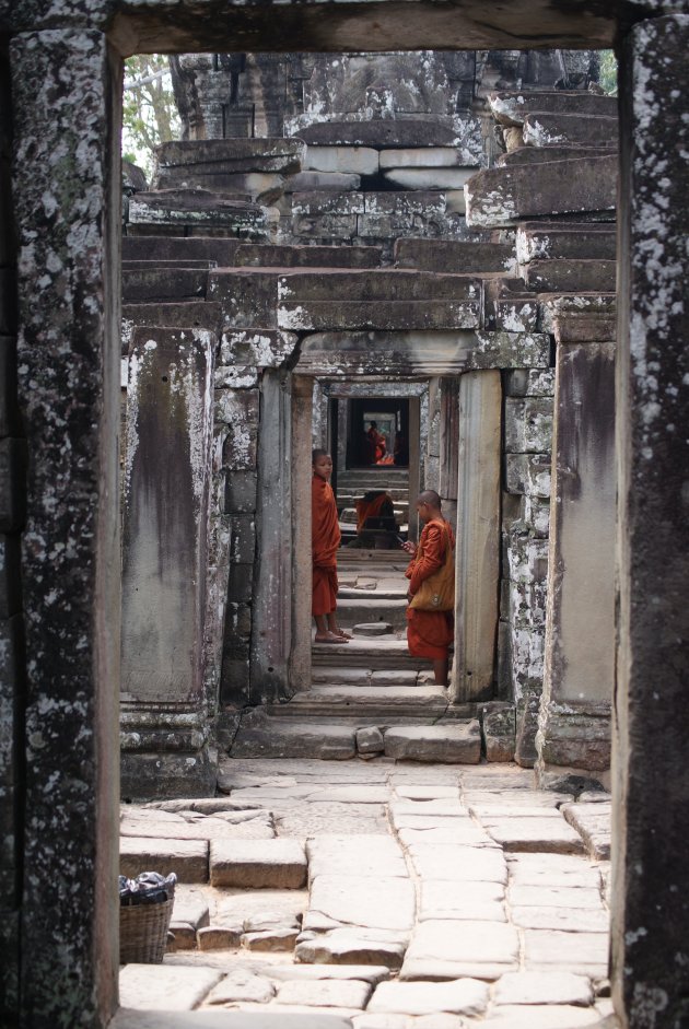 tourist monniken te Banteay Kdei