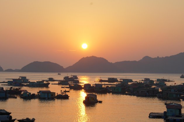 Zonsondergang Cat Ba, Halong Bay