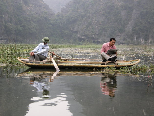 Vietnamezen chillen op het water