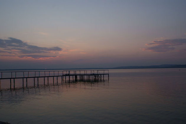 Balatonmeer na zonsondergang