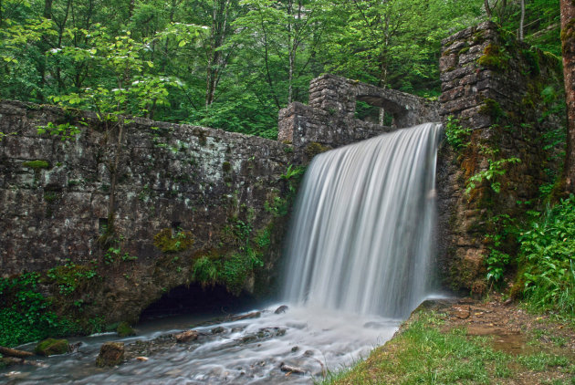 La source du lison (waterval)