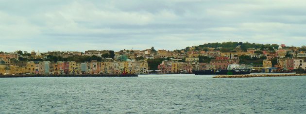 Kleurrijk Procida