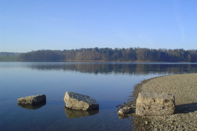 Stenen doodstil in water