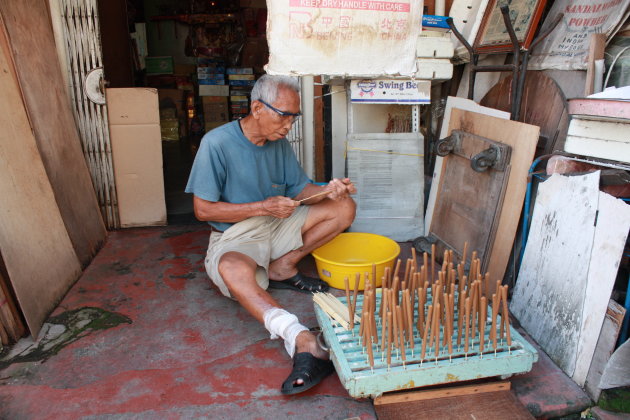 Joss stick maker