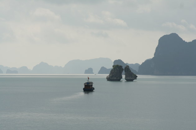 Halong Bay vroeg in de ochtend