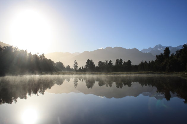 Lake Matheson vroeg in de ochtend