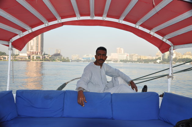 Schipper en bootje in Cairo