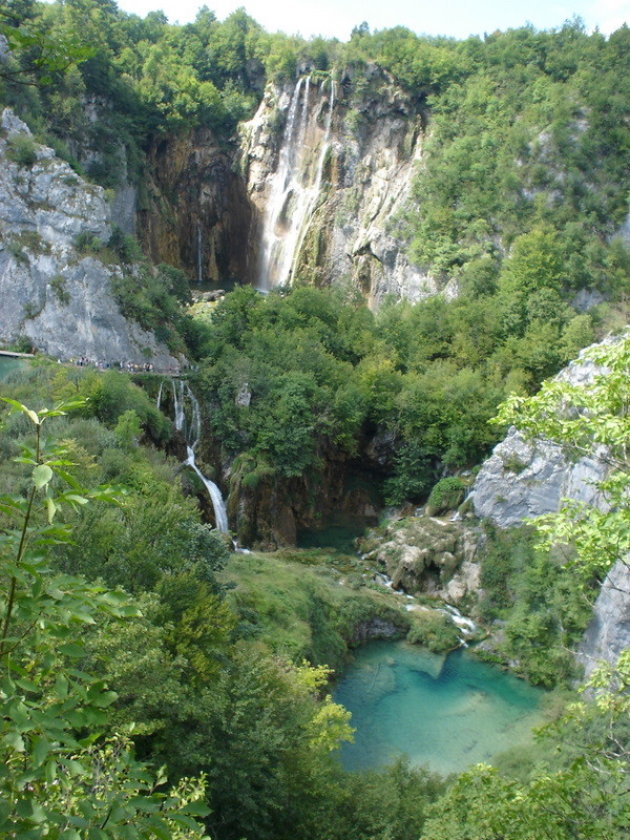 Paadje door NP Plitvice naar boven en ondermeer