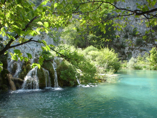 Langs een pad in het NP Plitvice 2