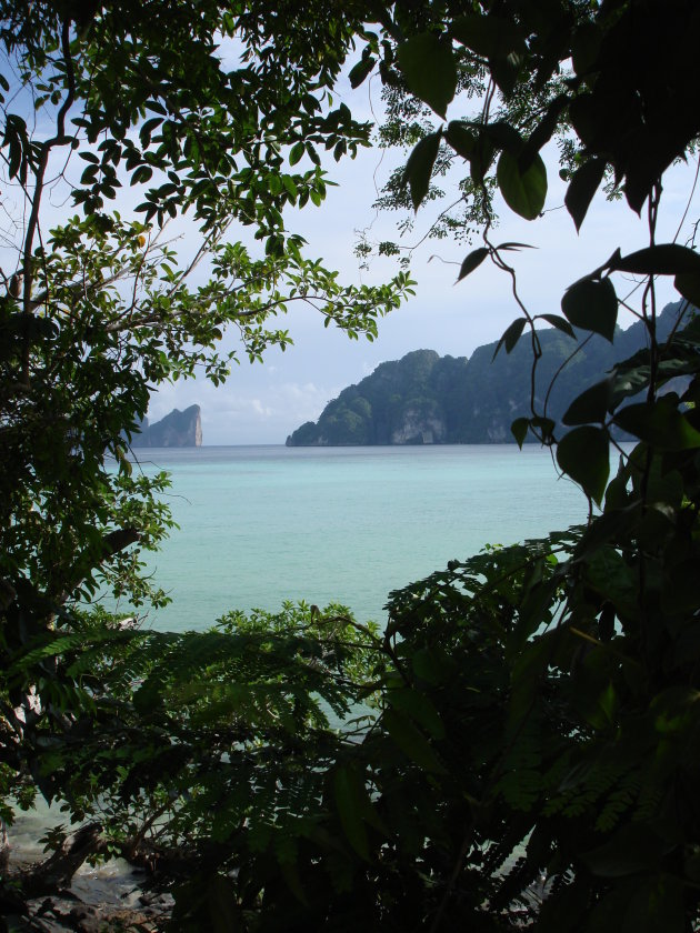 Uitzichten wandeling vanaf long beach Koh Phi Phi