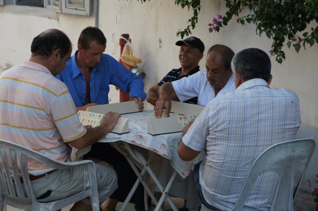 Rummikub op menig straathoek