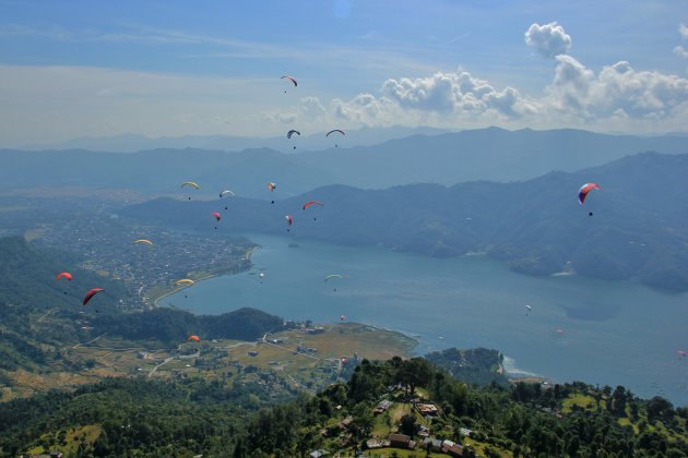 Drukte boven Pokhara!