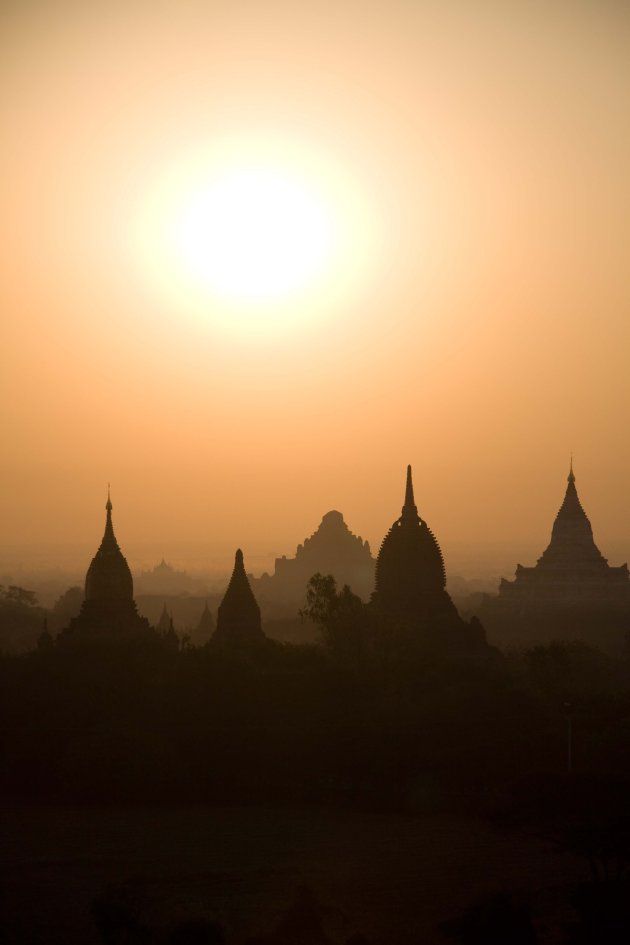 Zon komt op in Bagan