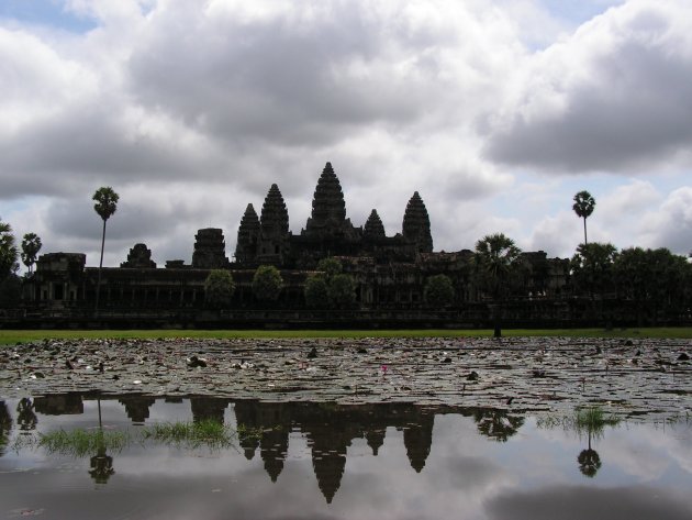 Weerspiegeling van Angkor Wat.