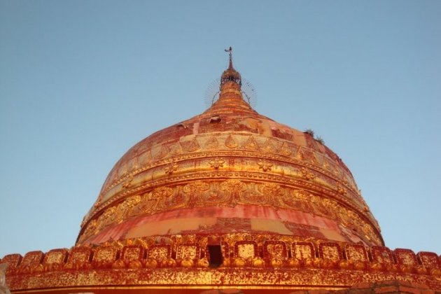 Zon op de Dhammayazika Paya