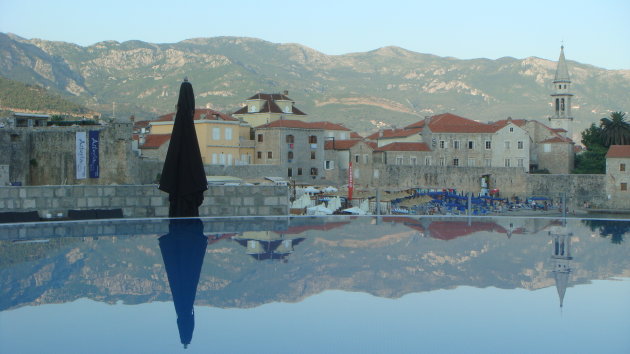 Budva in spiegeling