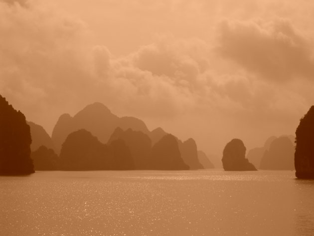 Heldere ochtend in Halong Bay