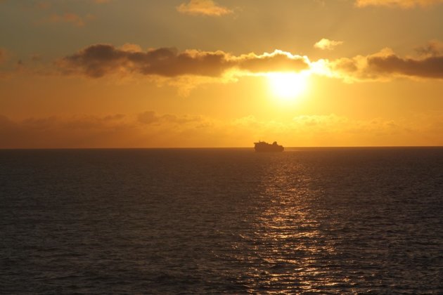 Zonsopgang op de noordzee bij de Engelse kust