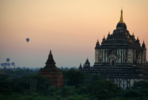 luchtbalonnen boven Bagan