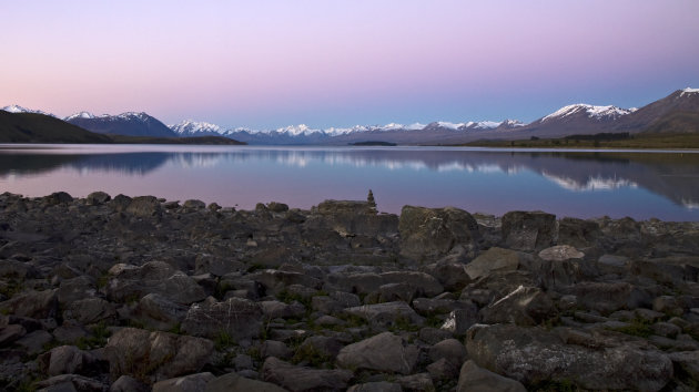 Lake Tekapo in de avondschemering