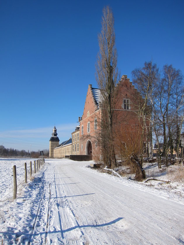 Abdij in een winterkleedje.