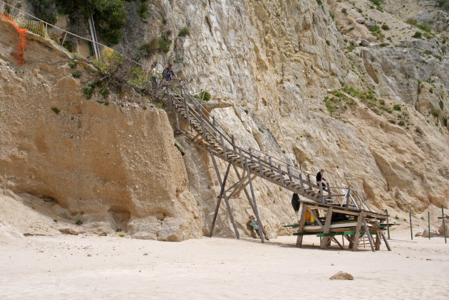 De trap naar het strand van Egremni Beach, Lefkas, Griekenland