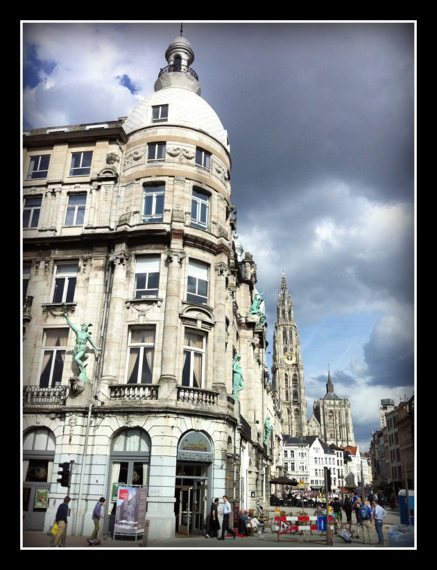 Wolken en gebouwen