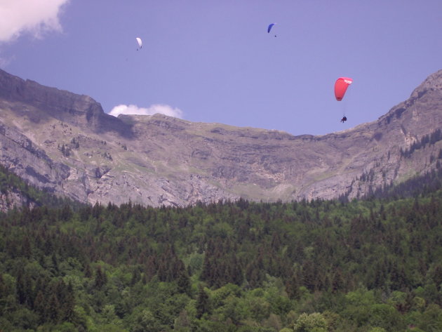 In vogelvlucht boven de Franse Alpen bij de Mont Blanc 