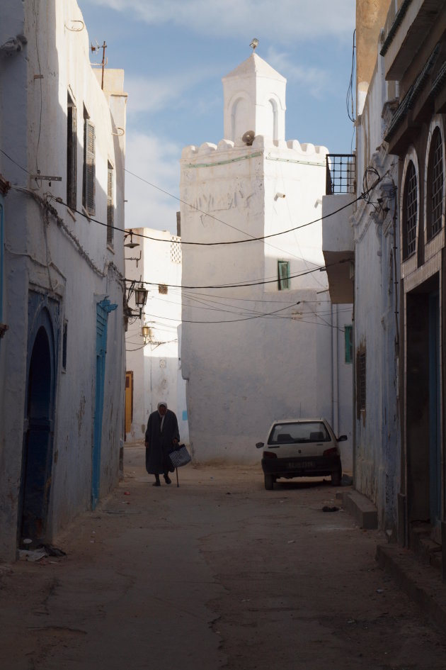 Typisch Tunesisch straatsbeeld in Kairouan 