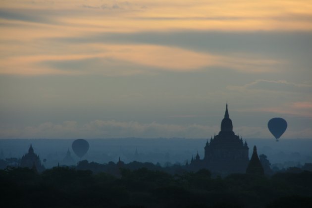 Balonnen in de ochtend