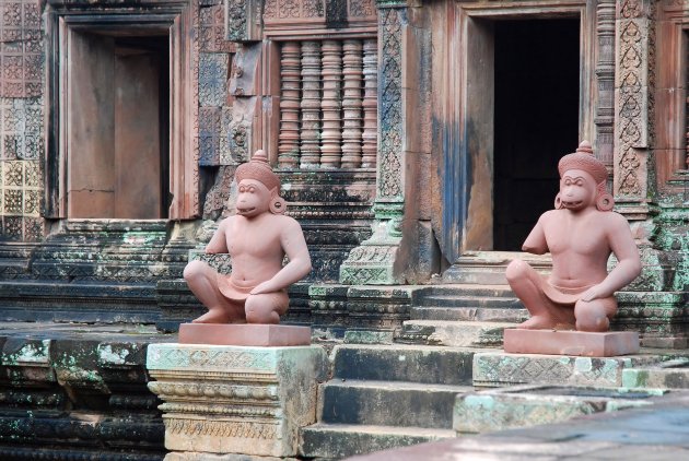 Detail opname van Banteay Srei een Shiva Tempel 20 km ten noordoosten van Angkor Thom.