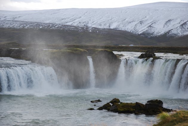 Godafoss in de sneeuw