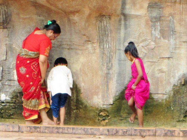Voeten wassen na tempelbezoek