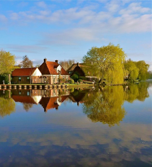 Langs het kanaal.