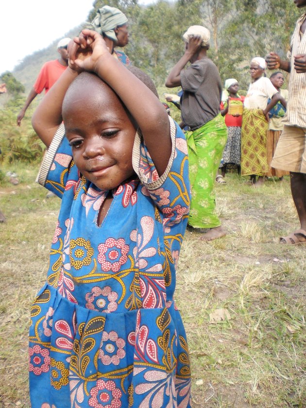 Batwa meisje bij Bwindi NP, Uganda